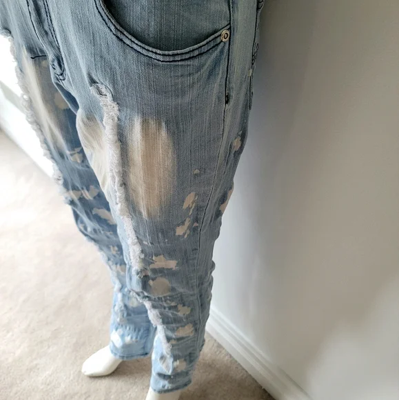 Women's Distressed and Ribbed Jeans Size 11 - Picture 5 of 9